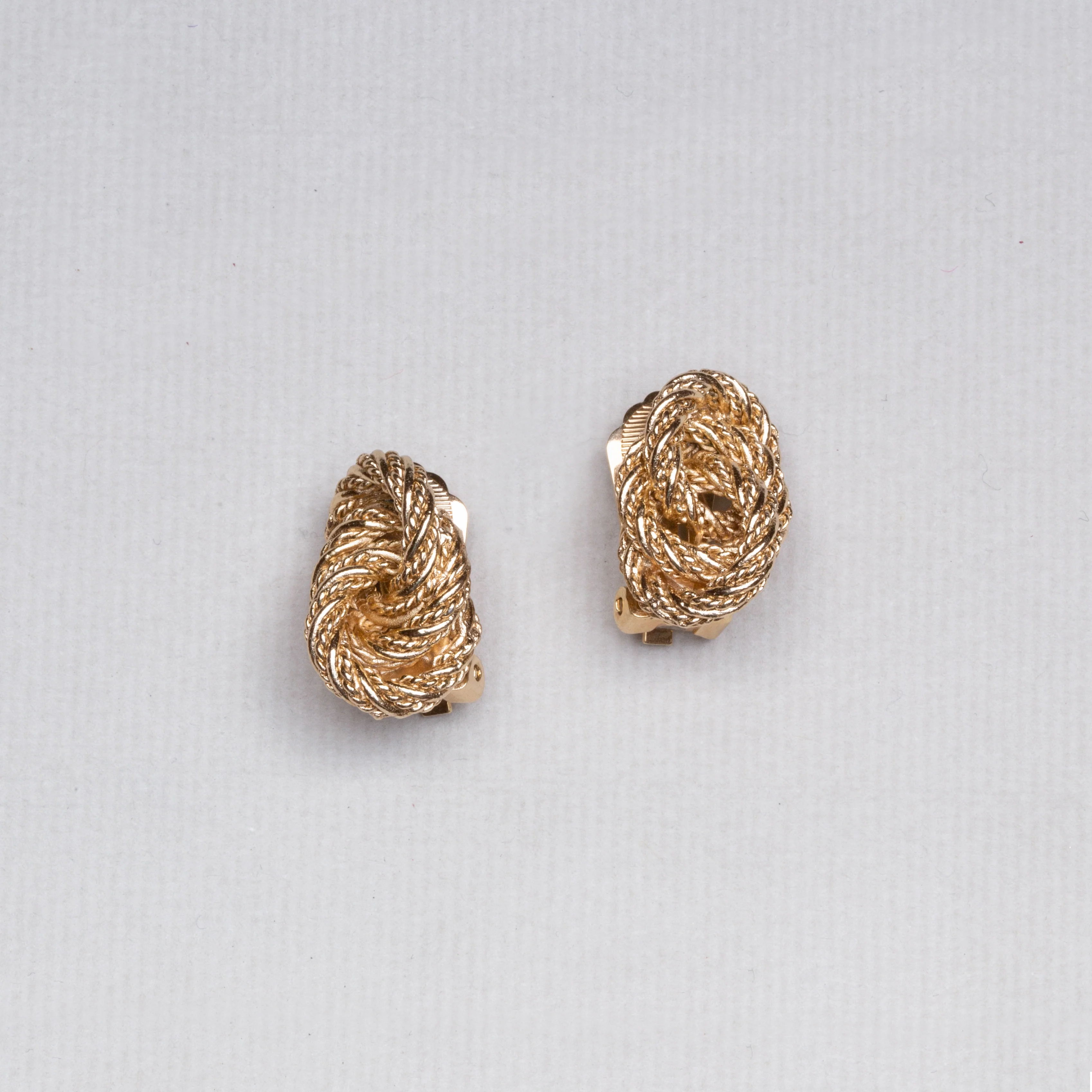 Vintage Gold Knot Clip-on Earrings - Image 5