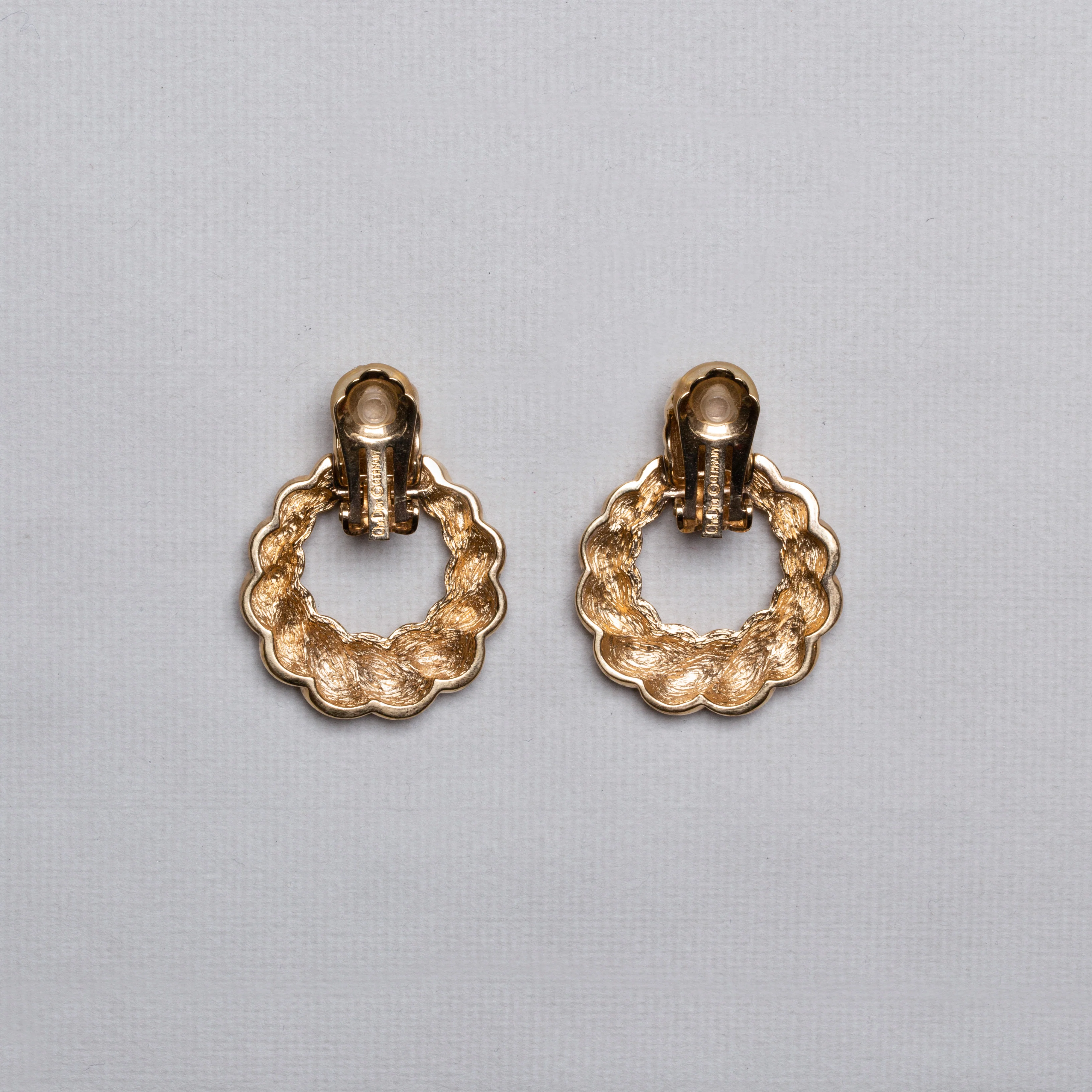 Vintage Gold Twisted Clip-on Earrings - Image 4