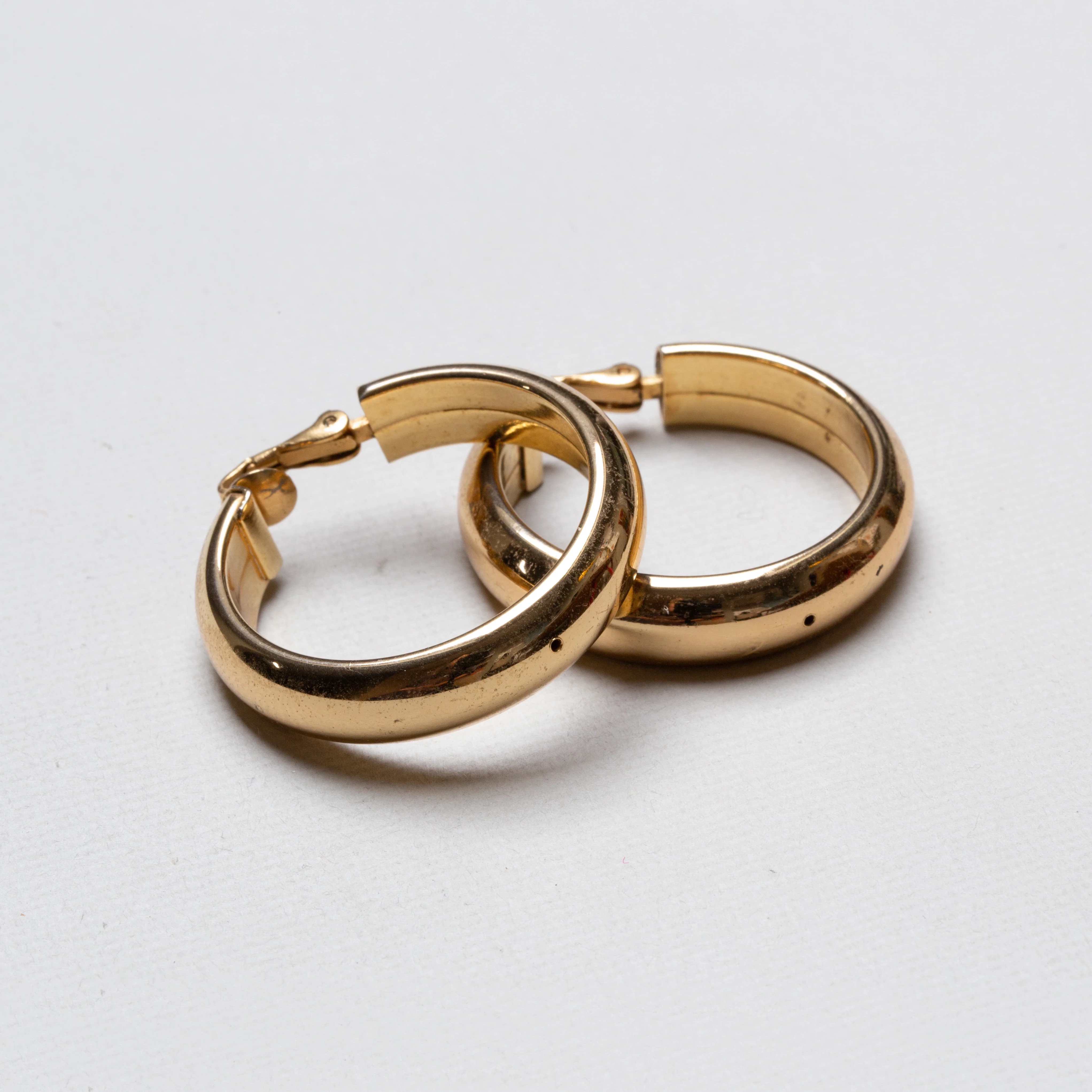 Vintage Gold Clip-on Hoop Earrings - Image 4