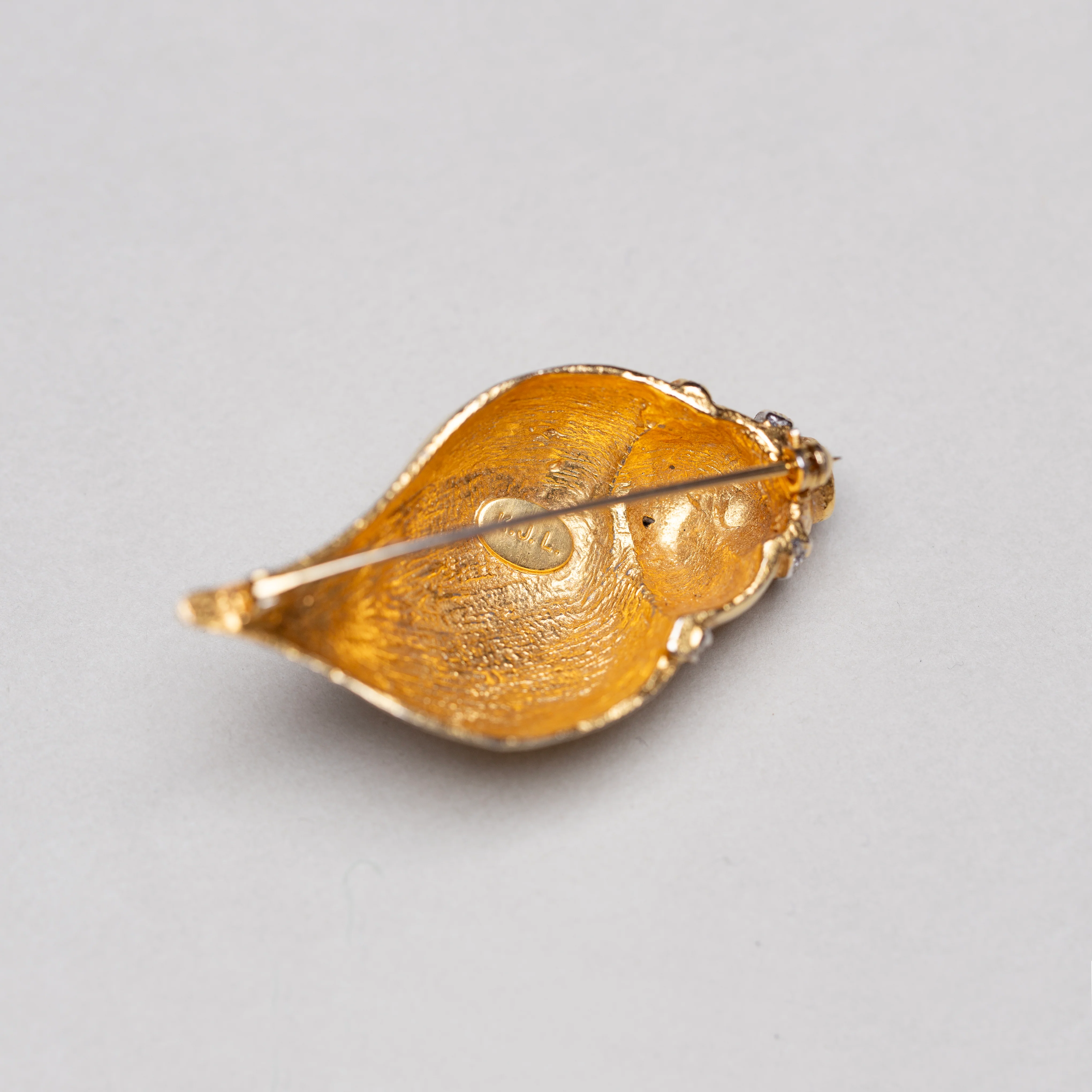 Vintage Gold Conch Shell Pendant Brooch - Image 2