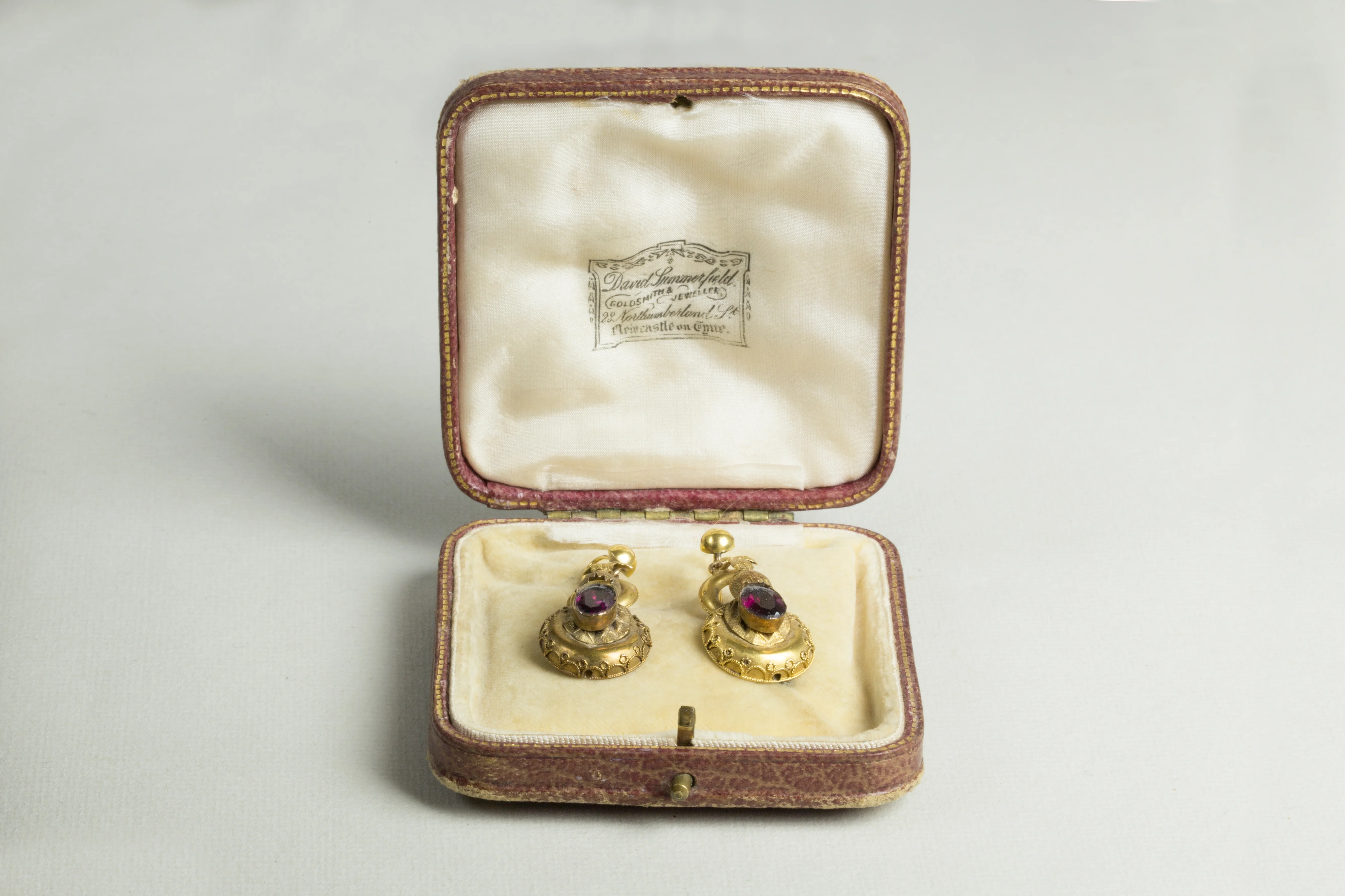 Vintage Gold Red Garnet Drop Earrings - Image 2