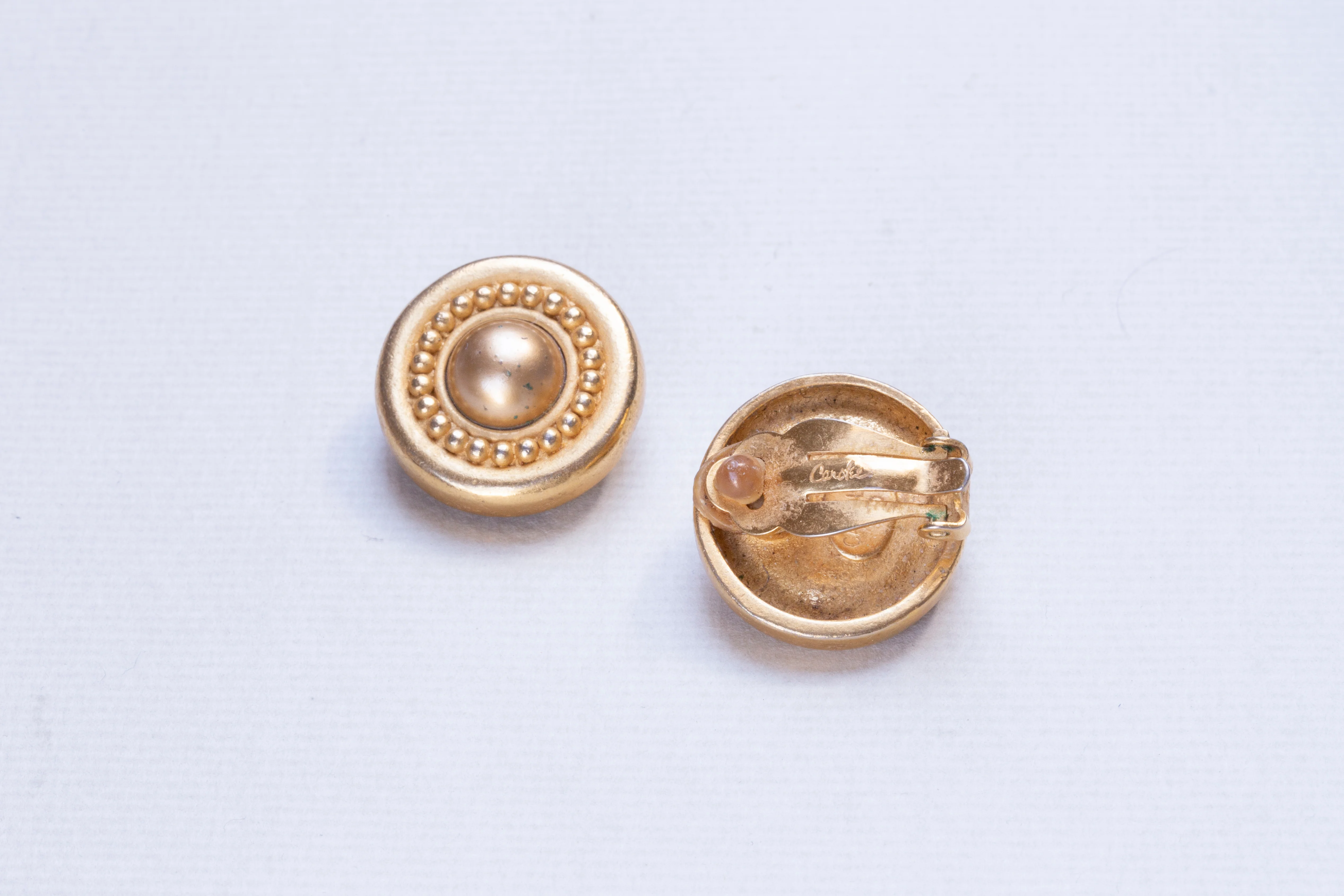 Vintage Gold Round Clip-on - Image 3
