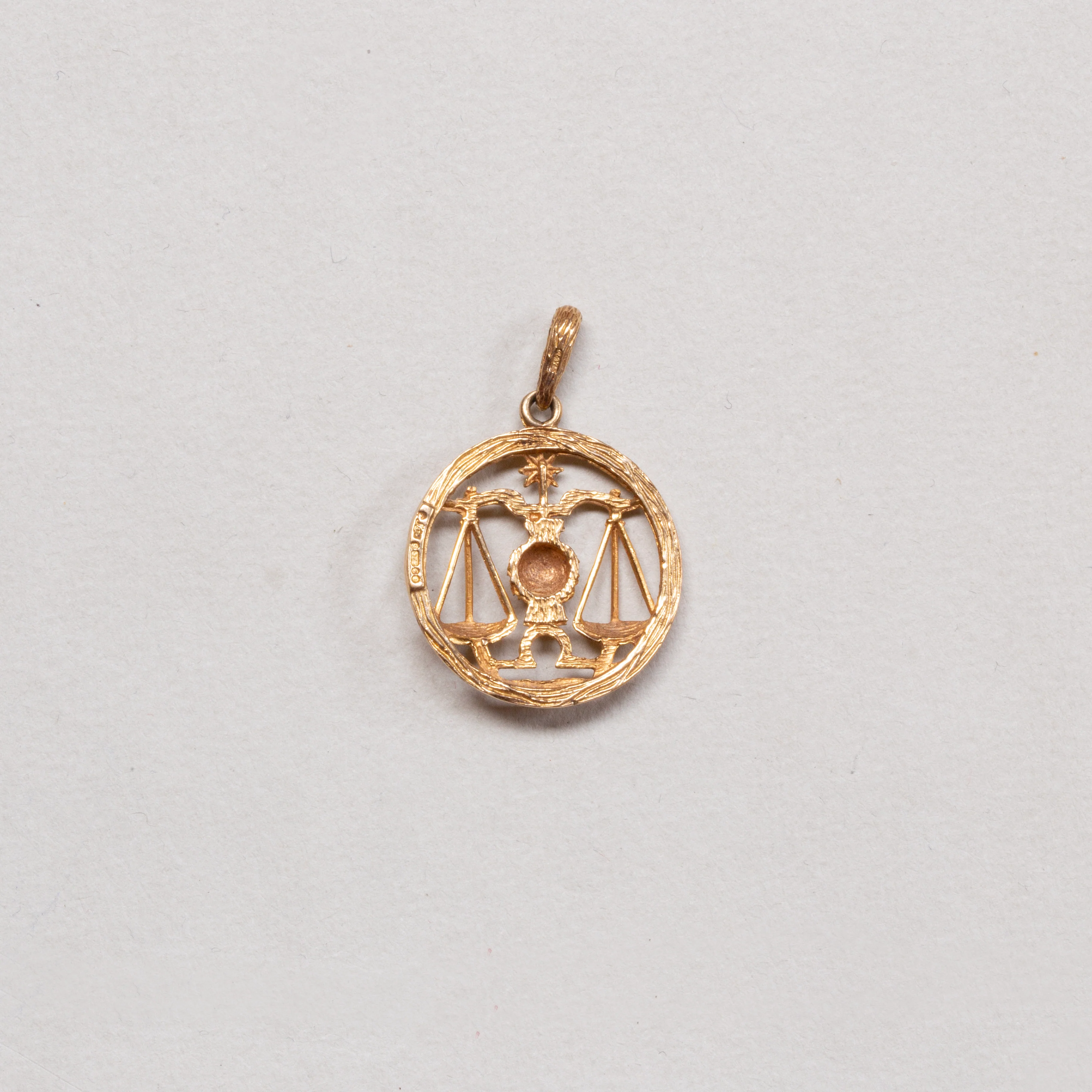 Vintage 9ct Gold Libra Charm Pendant - Image 3