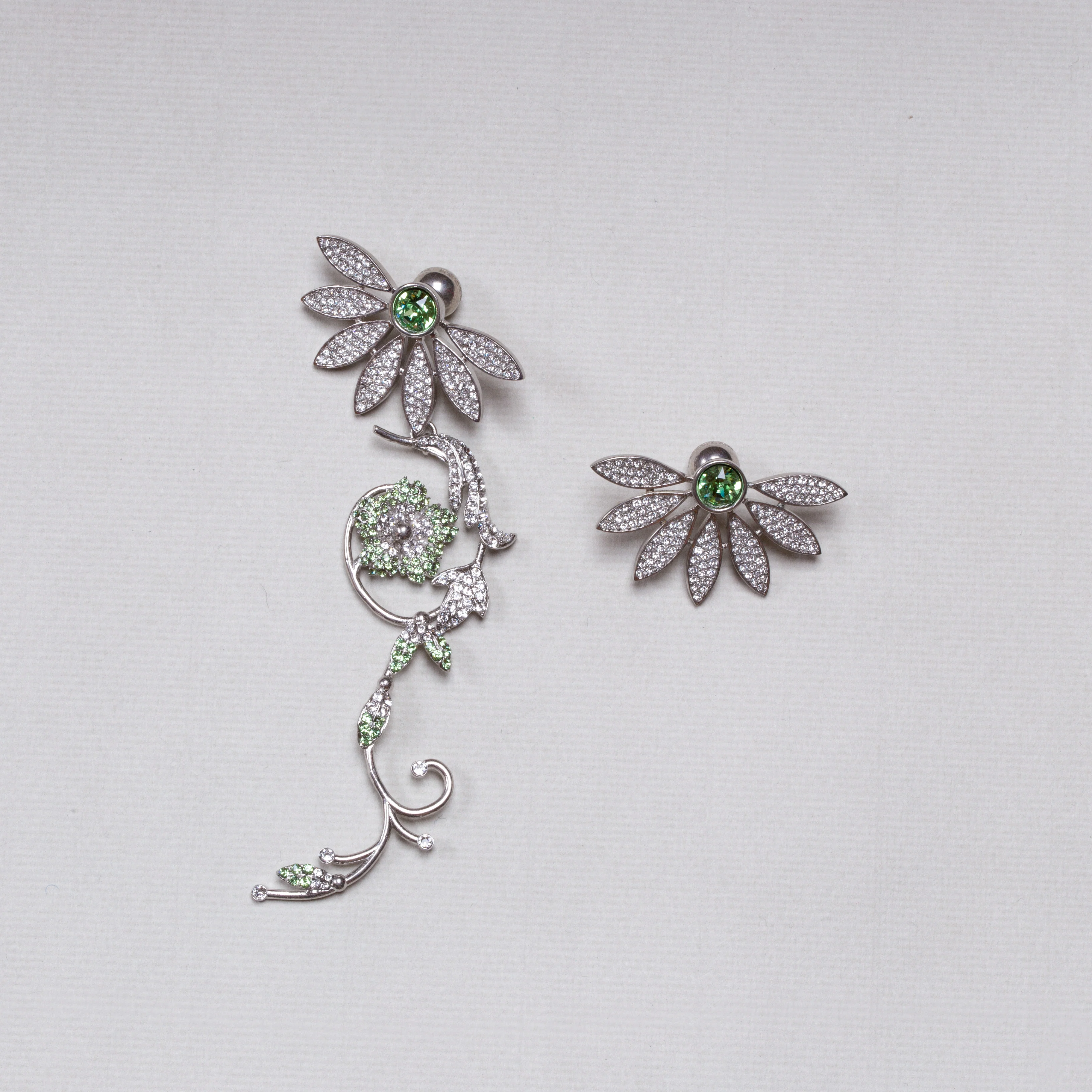 Vintage Daisy Drop and Stud Earrings - Image 2