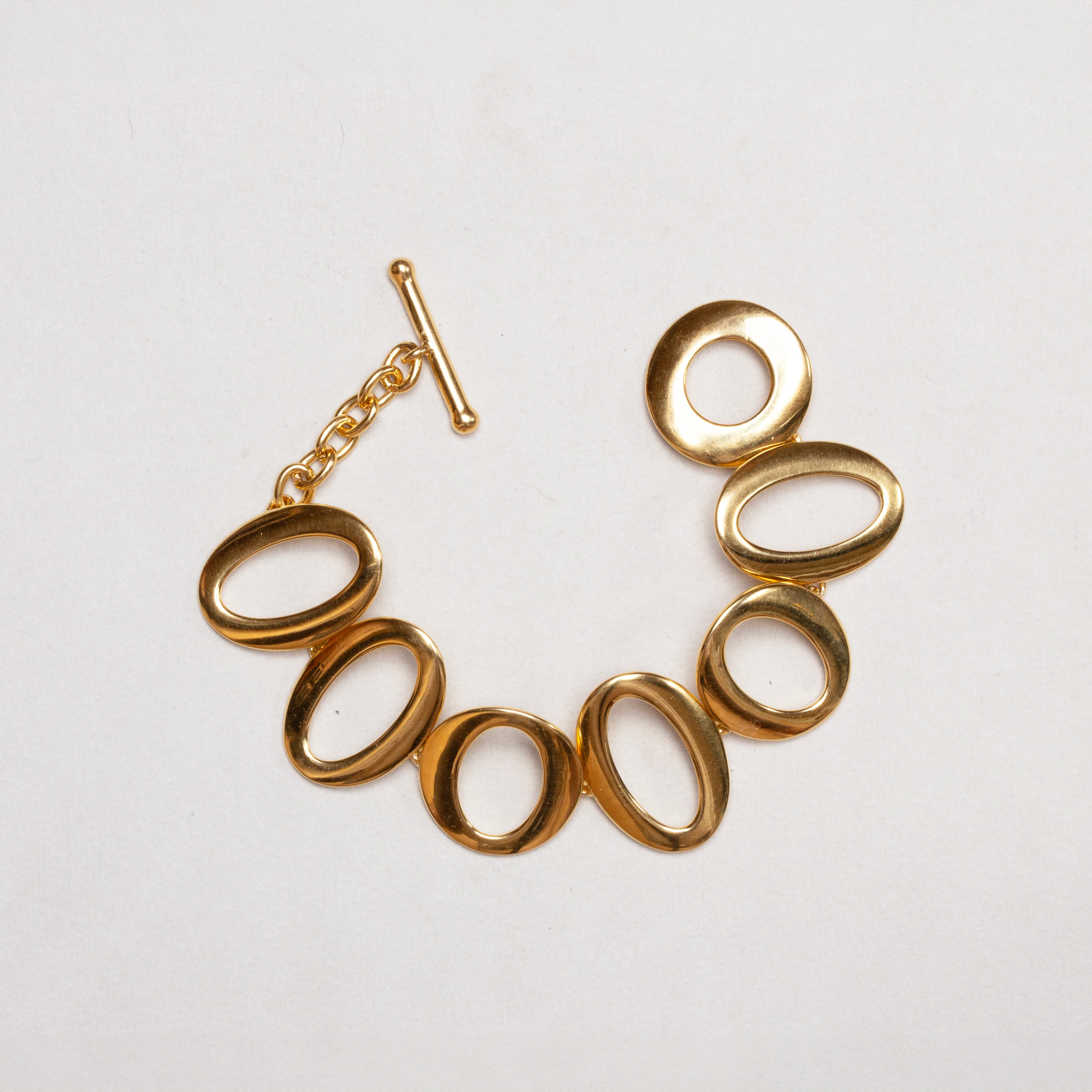 Vintage Monet Gold-plated Circle Link Bracelet - Image 2