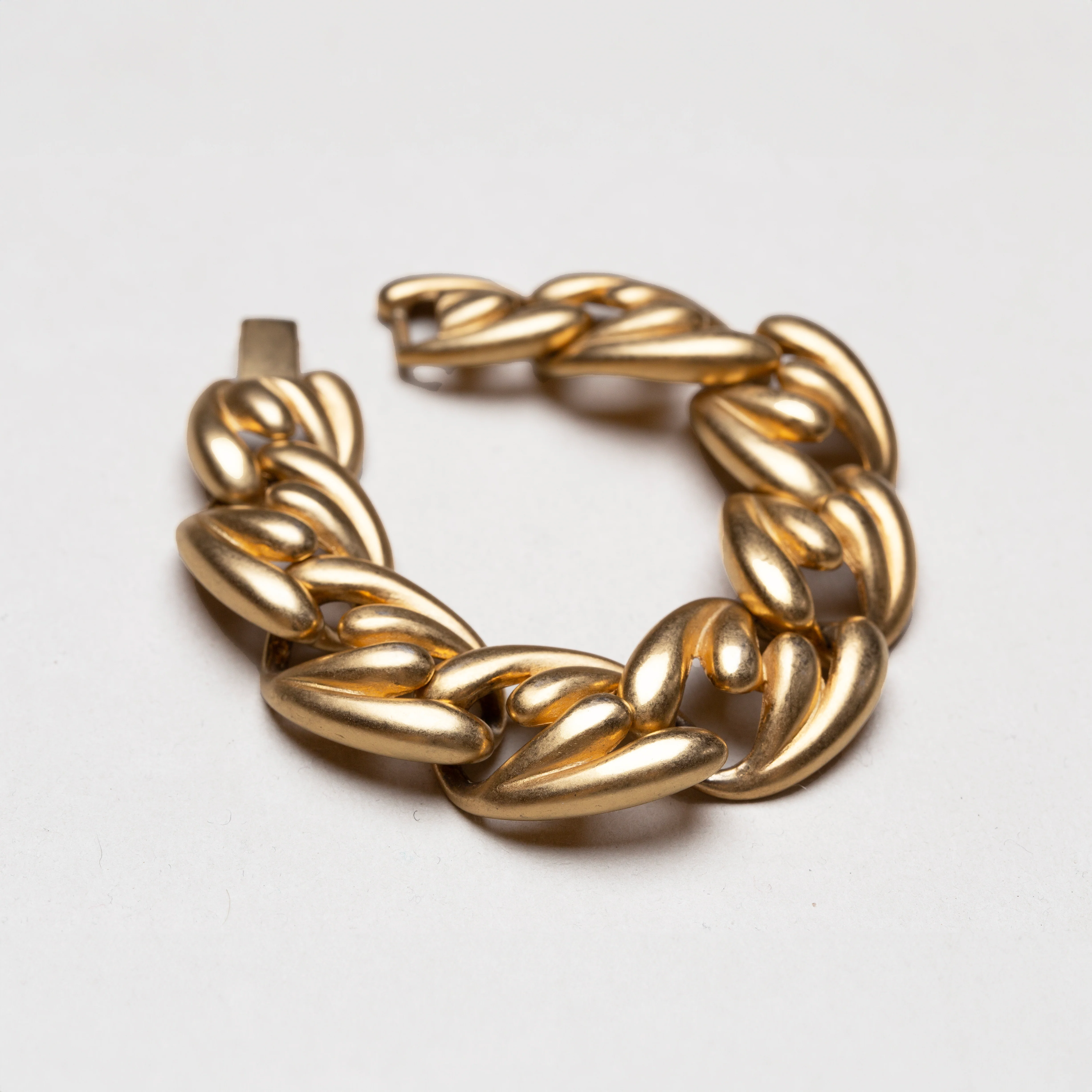 Vintage Set of Gold-tone Chain Necklace and Bracelet - Image 5