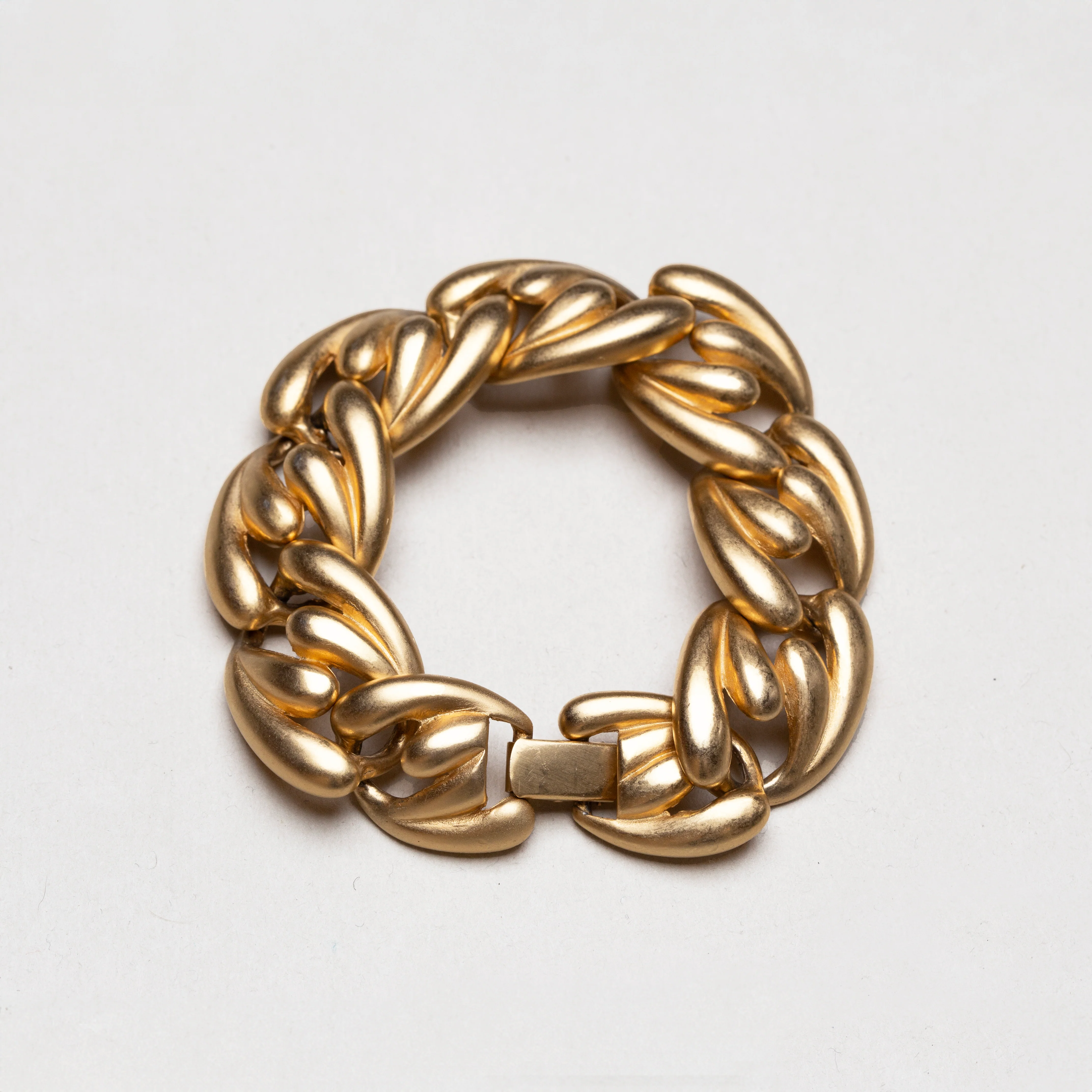 Vintage Set of Gold-tone Chain Necklace and Bracelet - Image 6