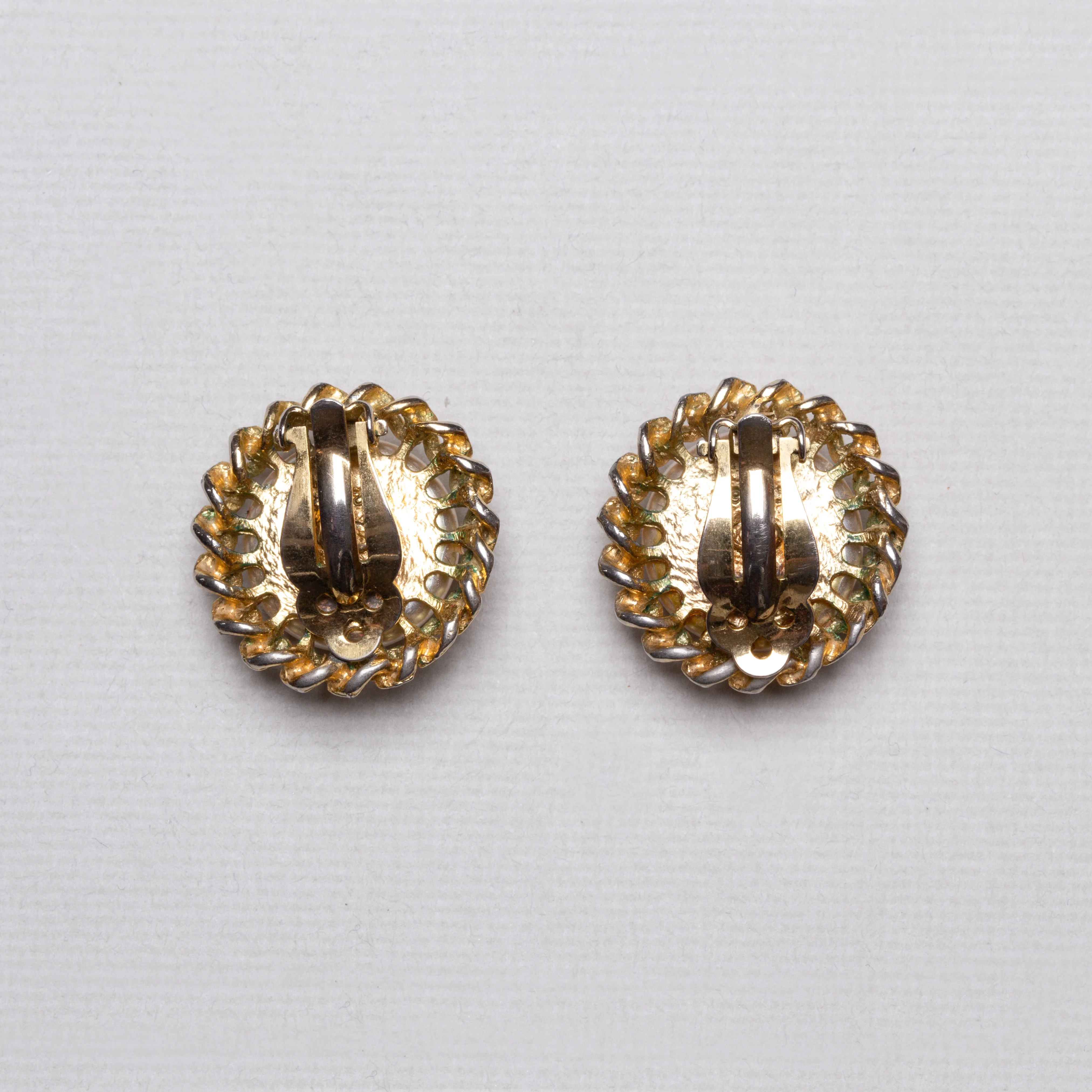 Vintage Sphinx Gold and Pearl Clip-on Earrings - Image 3