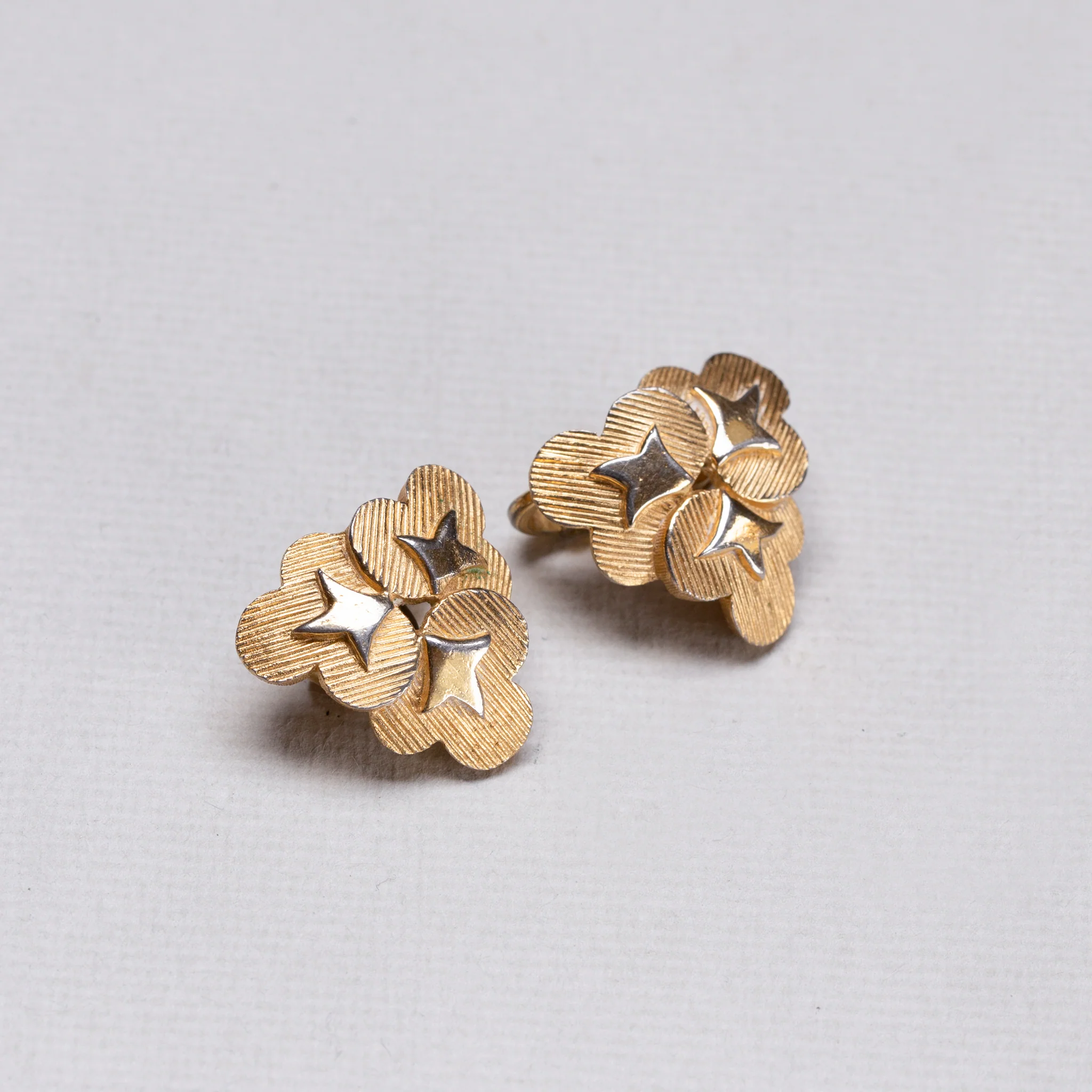 Vintage Trifari Gold Flower Clip-on Earrings - Image 2