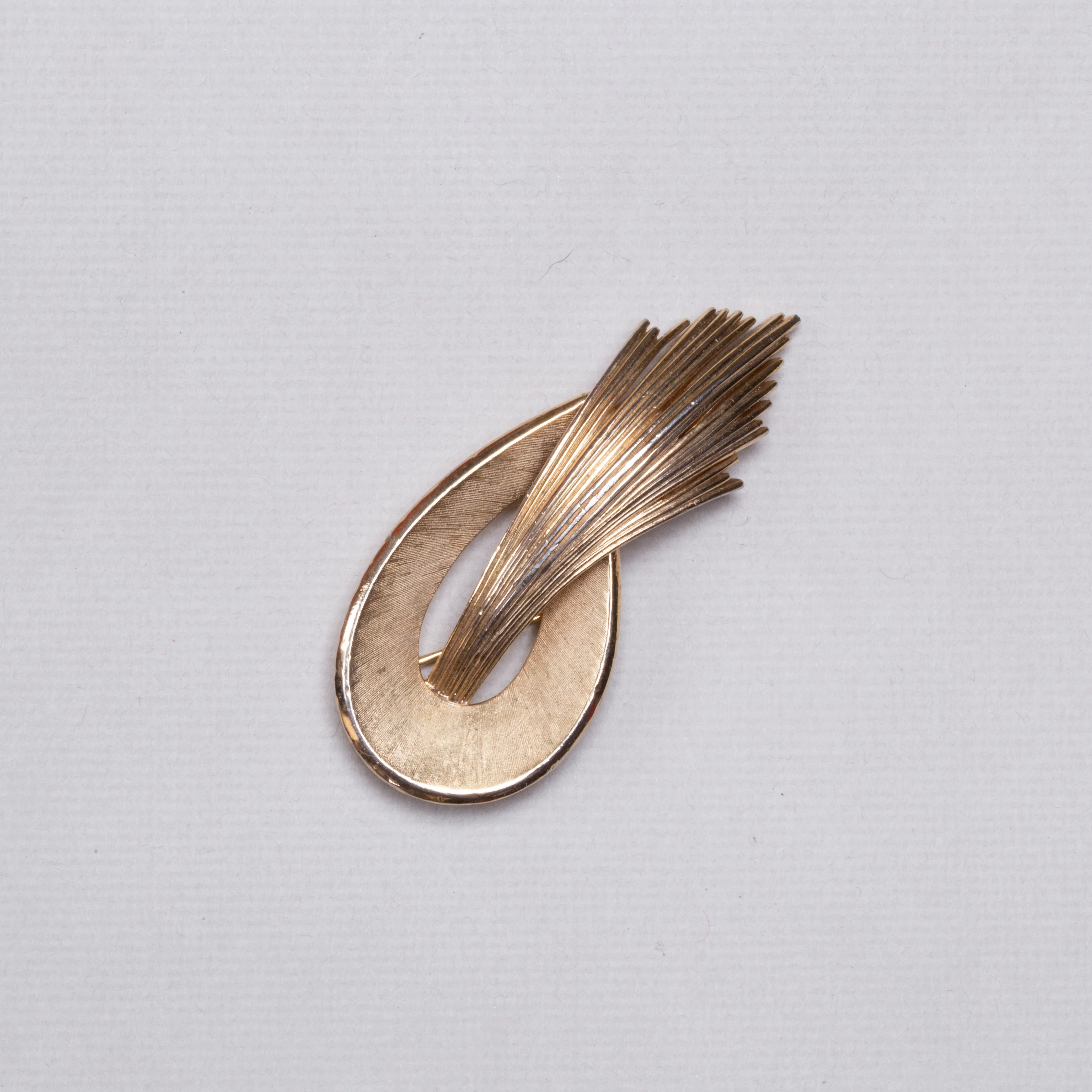 Vintage Trifari Gold Brooch - Image 3