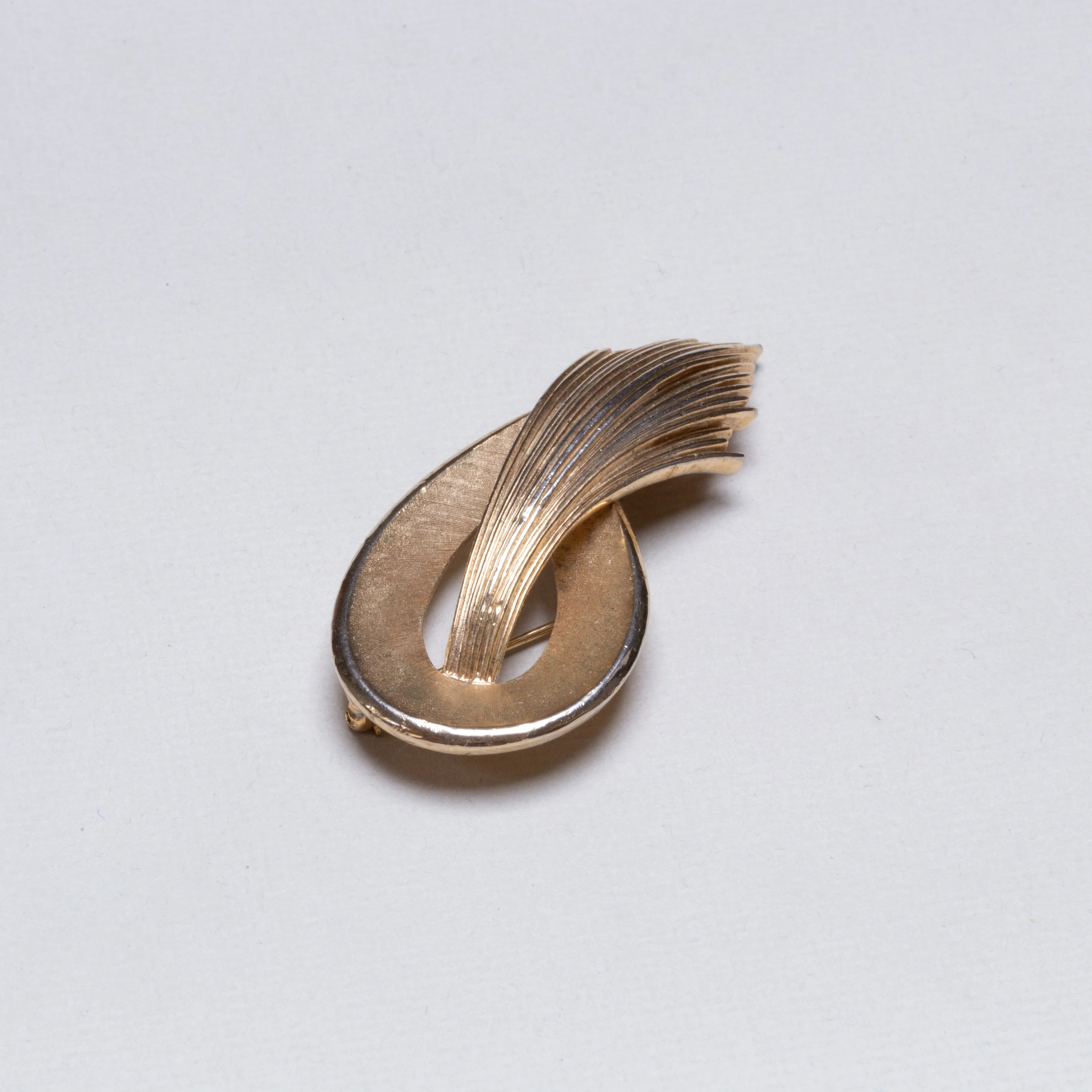 Vintage Trifari Gold Brooch - Image 5