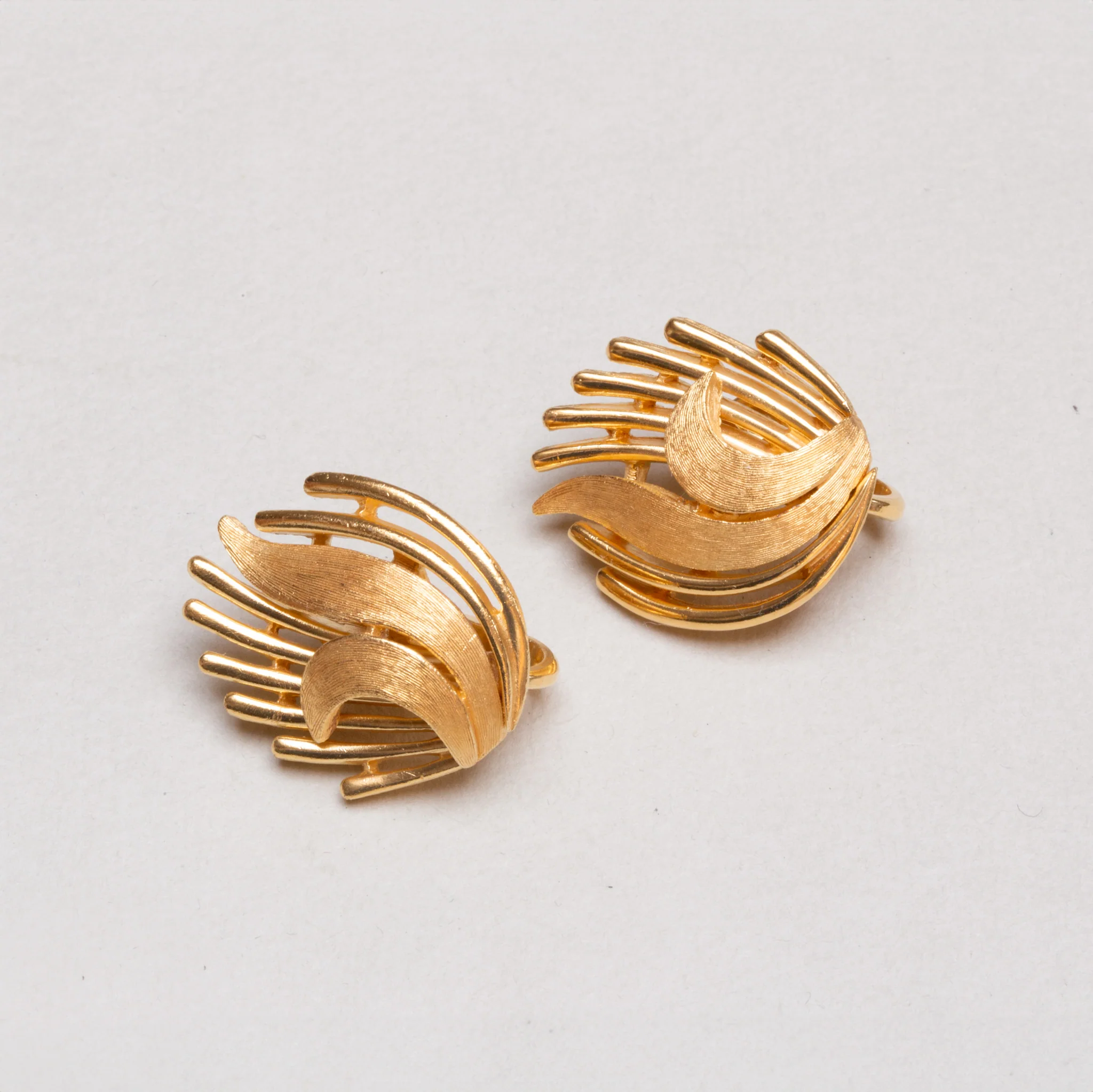 Vintage Trifari Gold Clip-on Earrings - Image 2