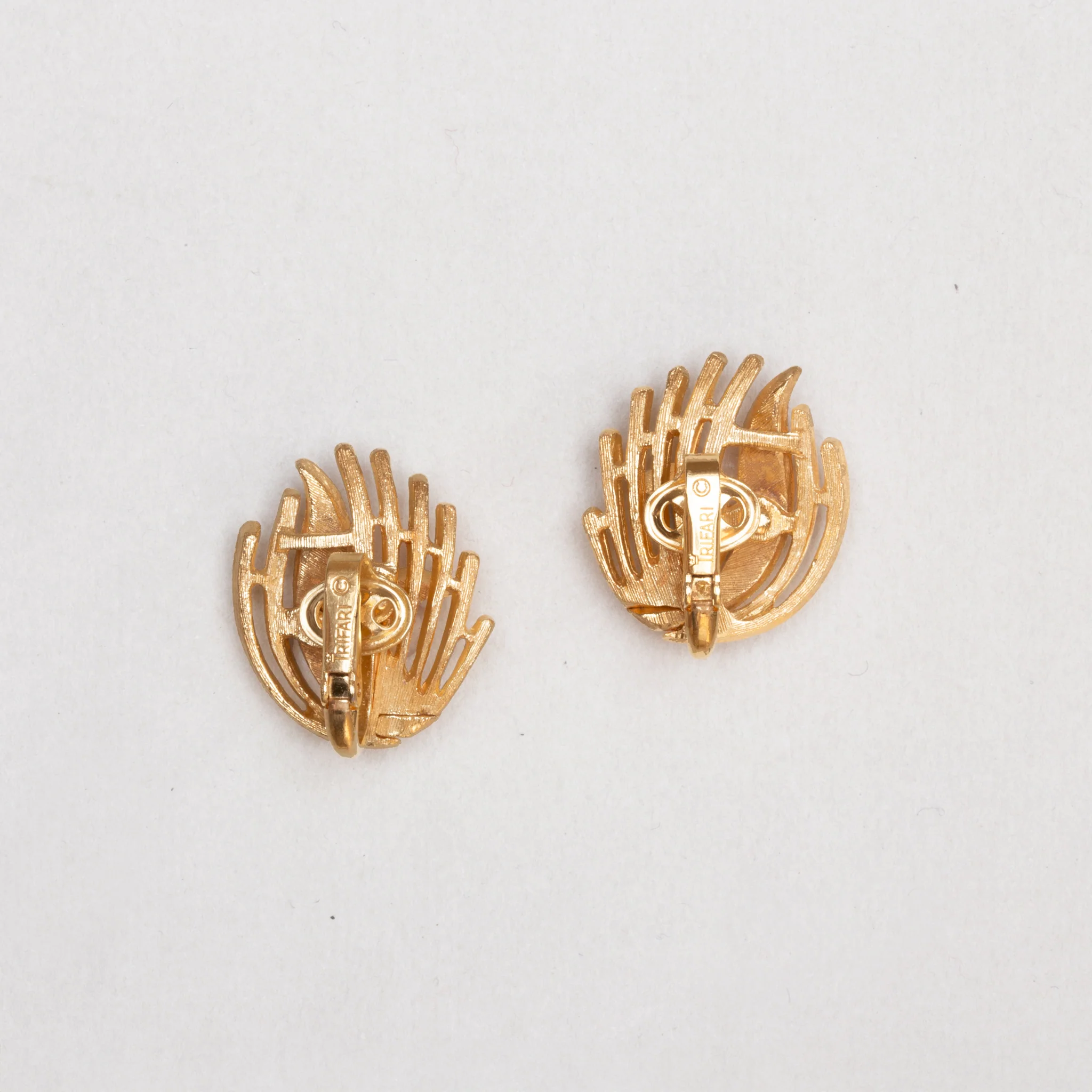 Vintage Trifari Gold Clip-on Earrings - Image 3