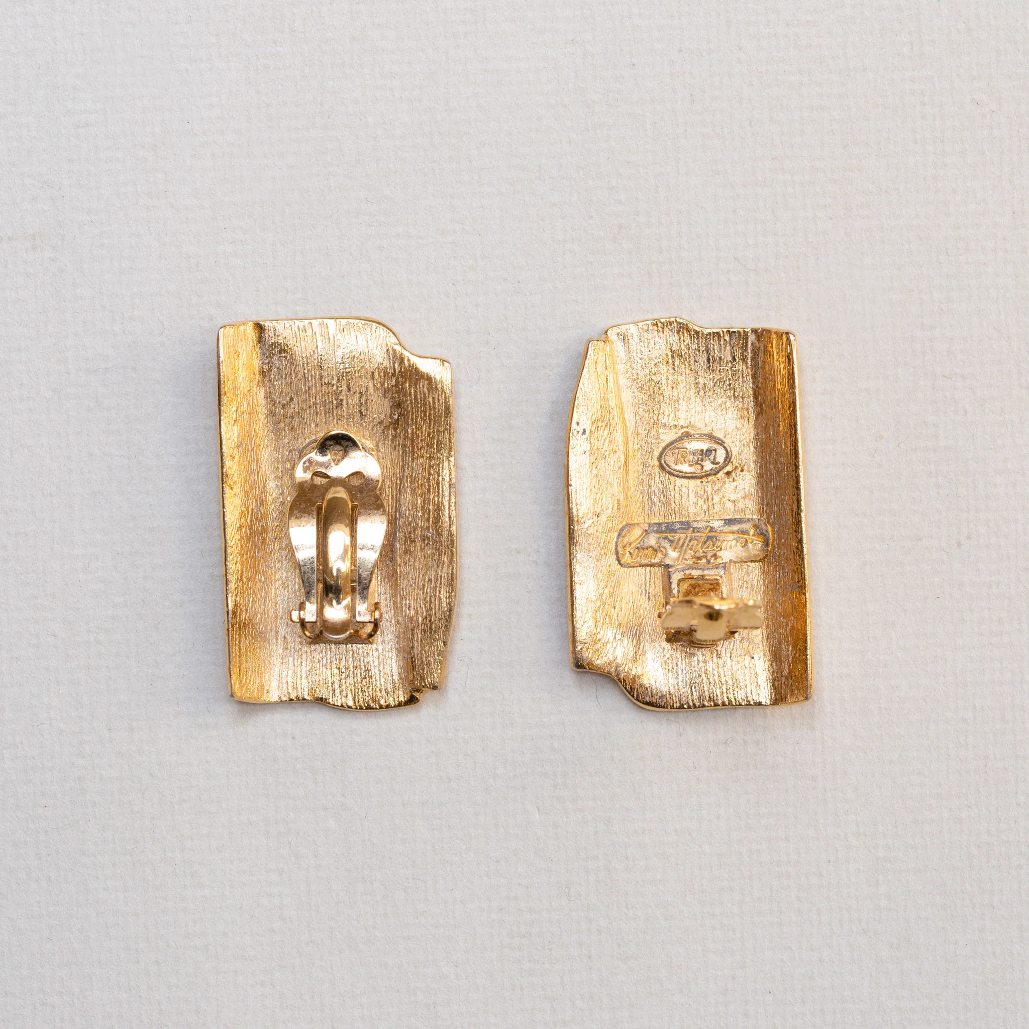 Vintage Trifari Gold Clip-on Earrings - Image 3