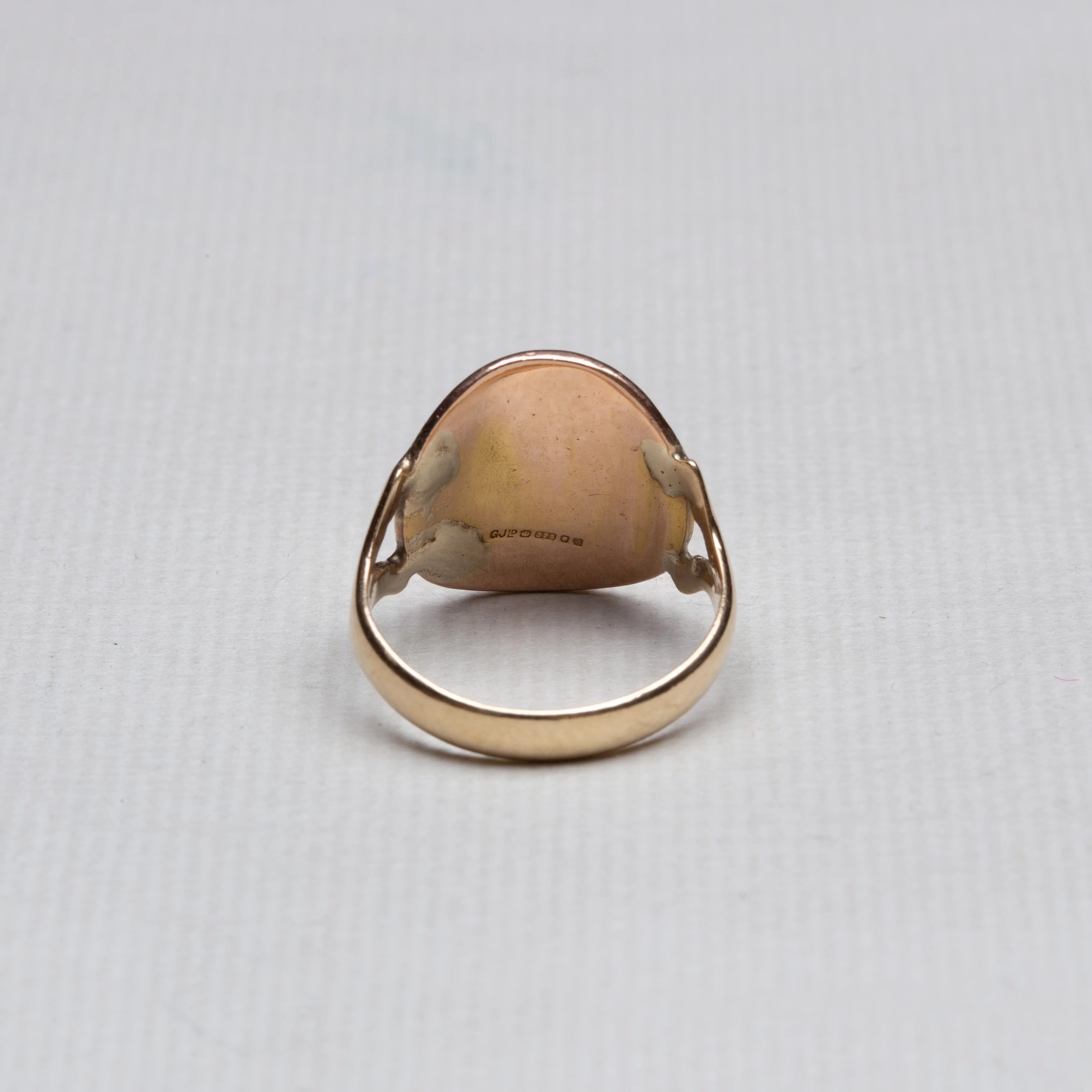 9ct Gold Virgin Mary Ring - Image 2