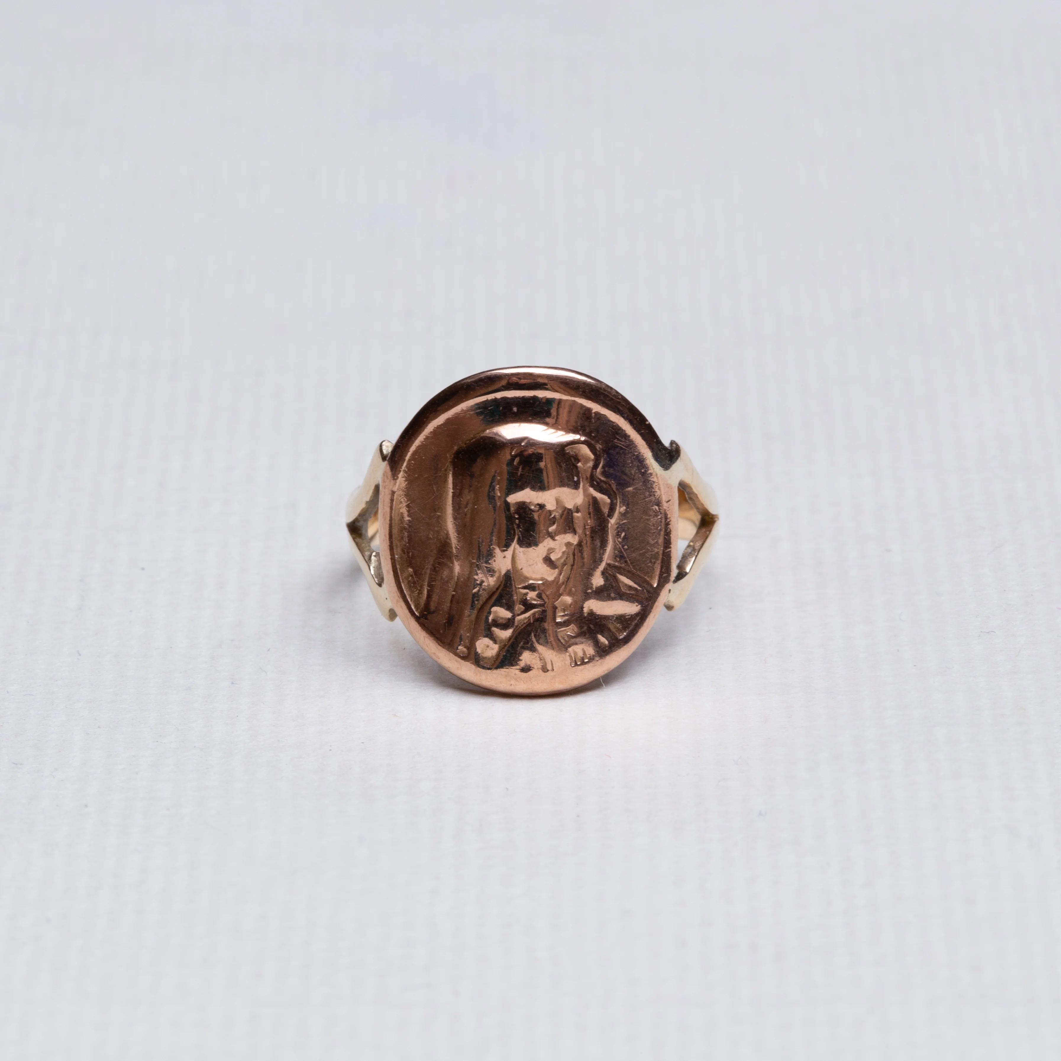 9ct Gold Virgin Mary Ring - Image 4