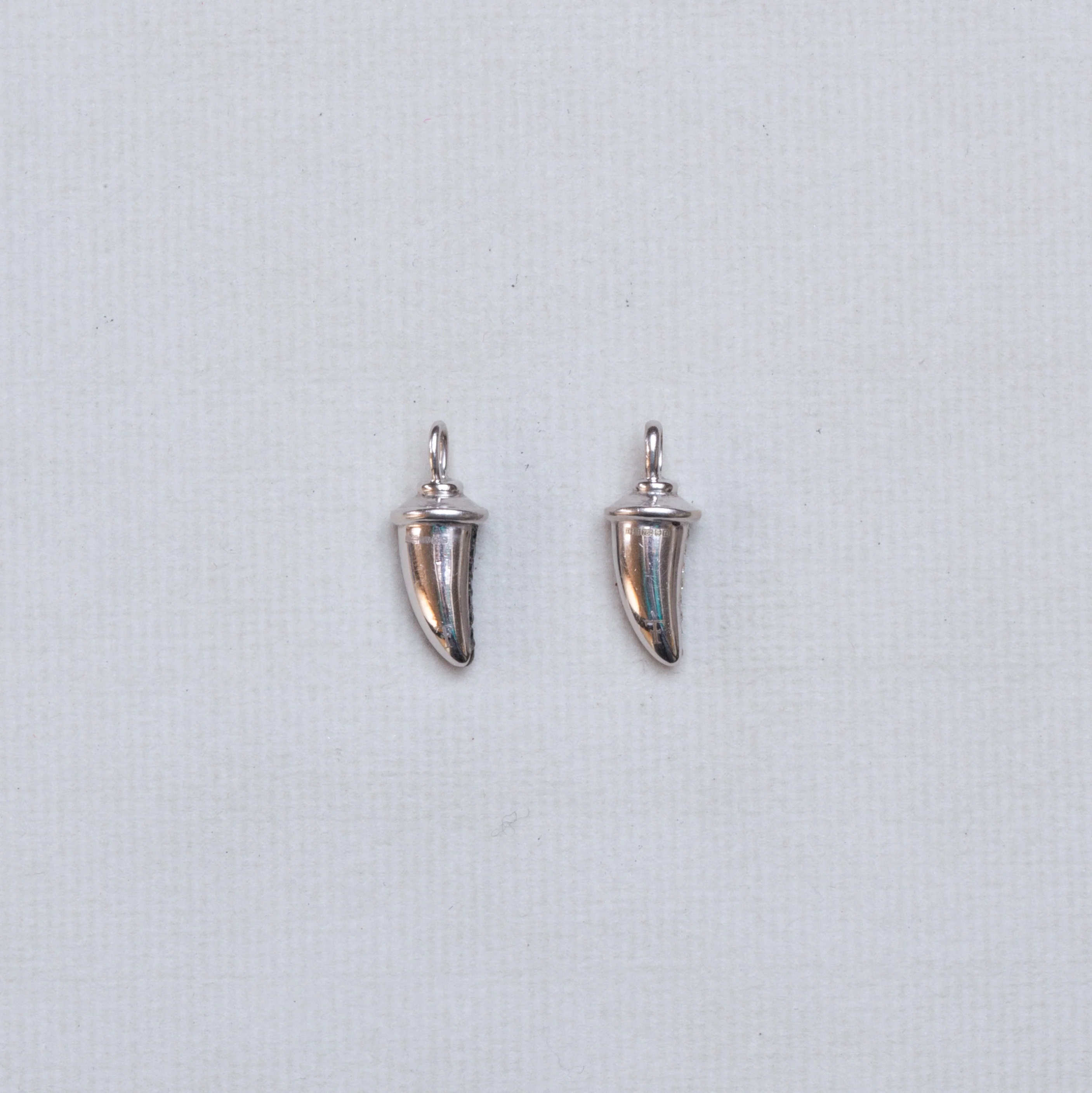 18ct White Gold Horn Pendant Charm - Image 4
